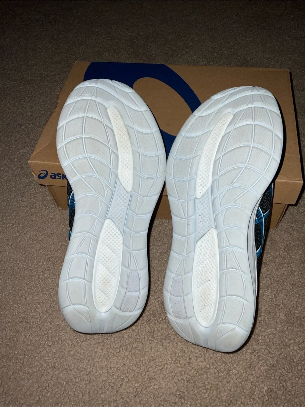 Women’s ASICS Cumulus 28 size 9.5
